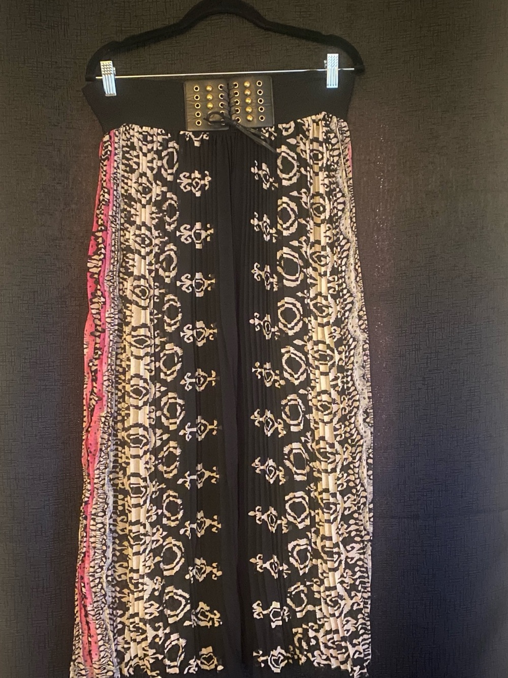 Magic - NWT Boho Black & White Patterned Maxi Skirt with Pink Accent size medium